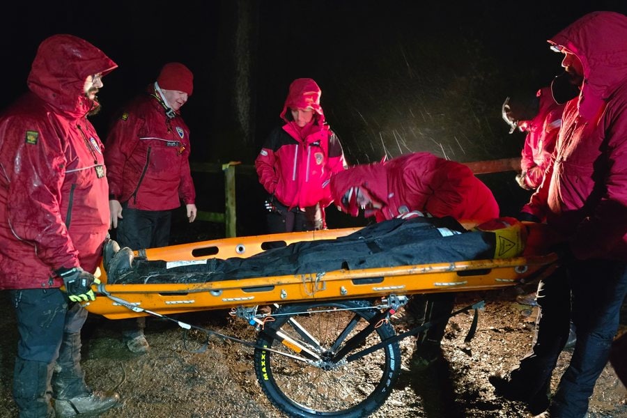 WMSAR volunteers recovering a missing person