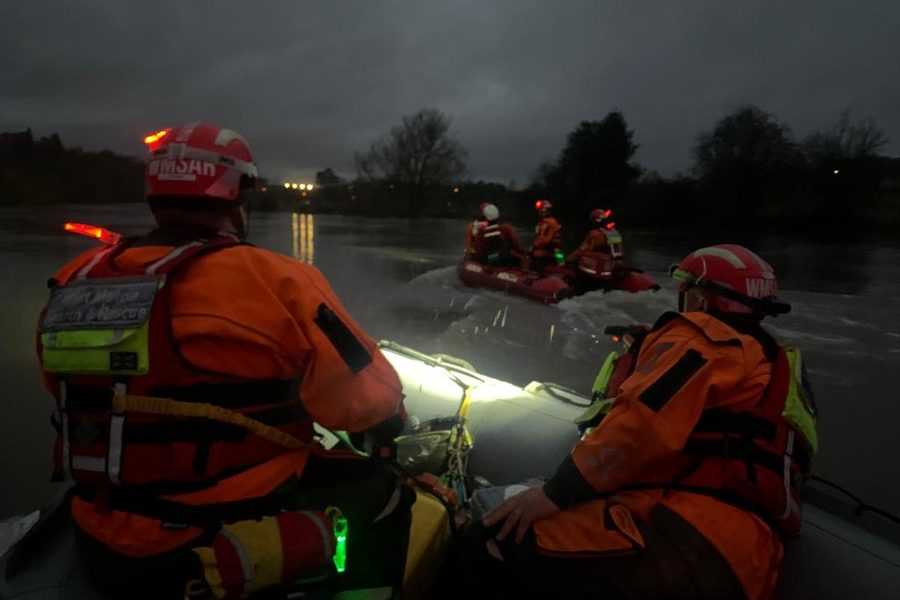 WMSAR boat teams on the water at night