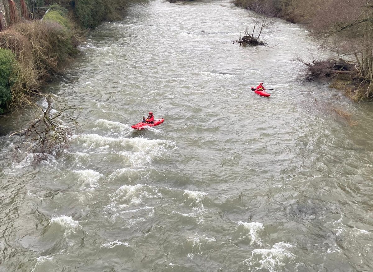 WMSAR volunteers kayaking in fast-moving water
