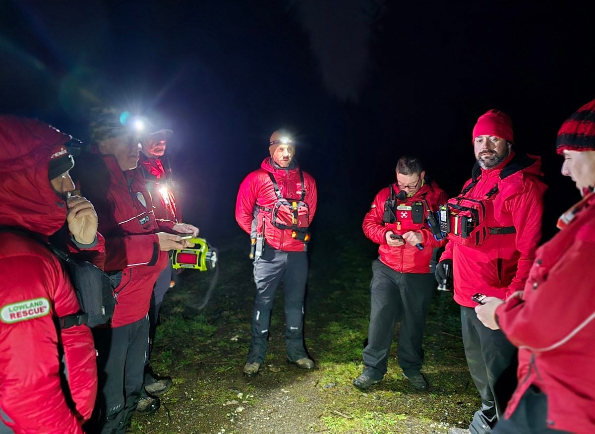 West Mercia Search and Rescue volunteers preparing to search after dark