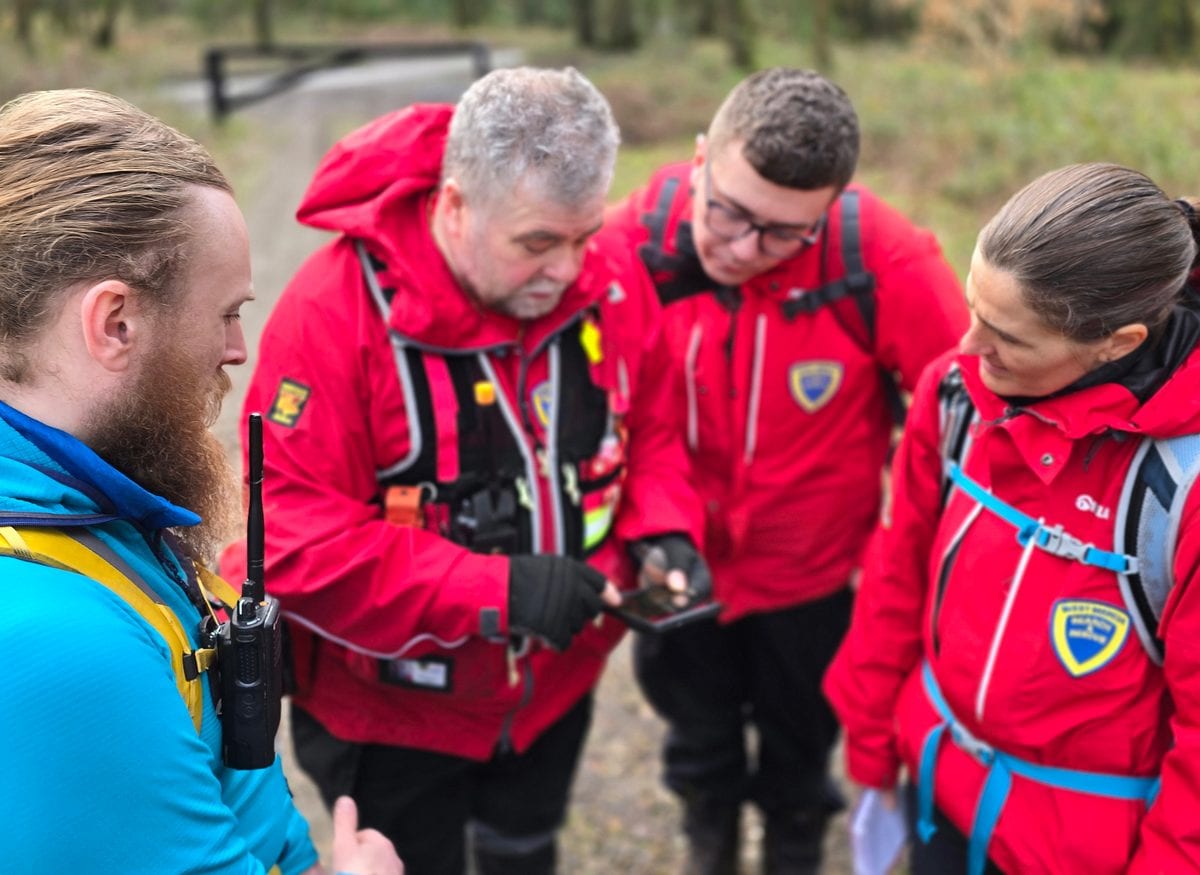 WMSAR trainers working with a new recruit at a training session