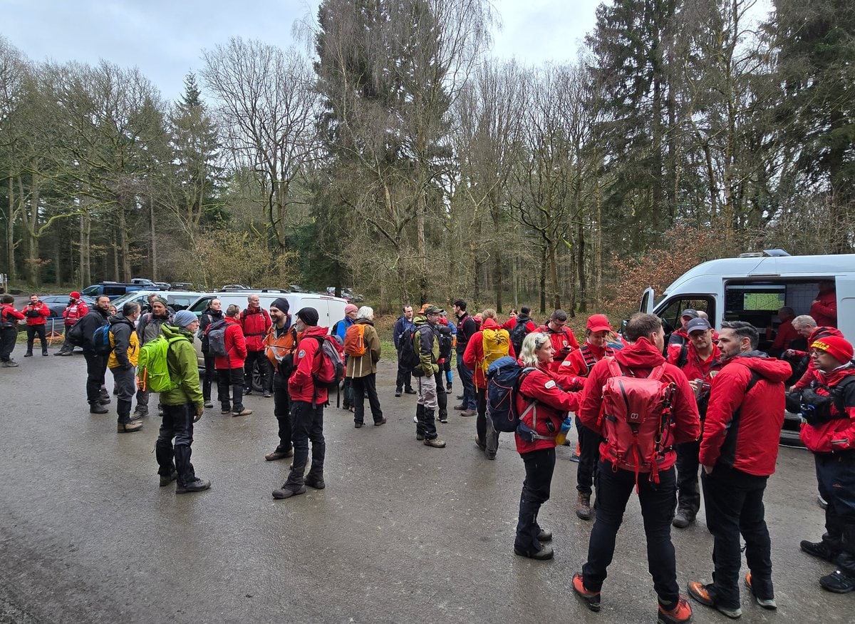 WMSAR volunteers preparing for a search